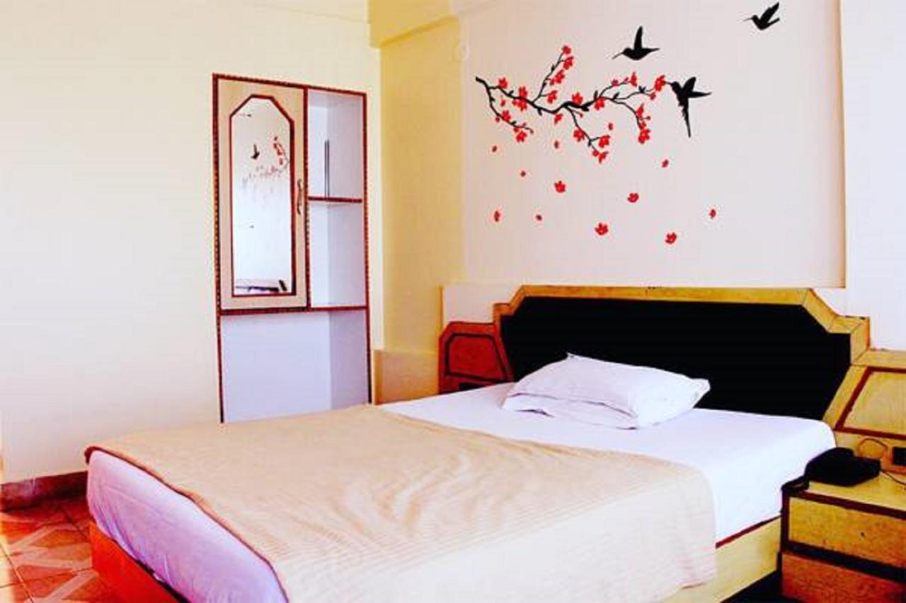 Hotel Vishwamitra Lātūr 외부 사진
